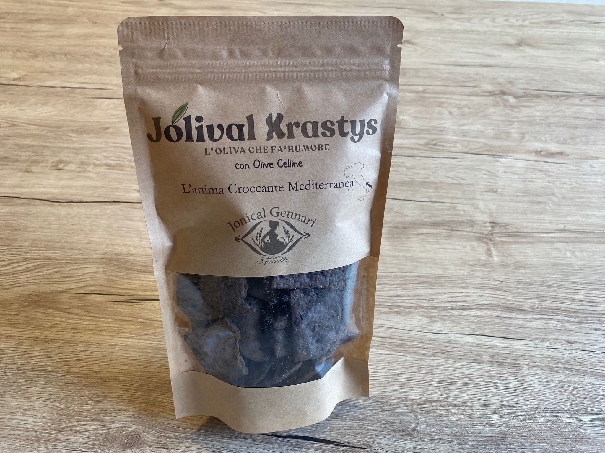 Jolival Krastys, L'oliva che fa' rumore